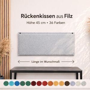 K&ouml;nnte beinhalten: Ein hellgrauer Wandorganizer aus Filz mit zwei Metall&ouml;sen. Der Text oben lautet "R&uuml;ckenkissen aus Filz", "H&ouml;he 45 cm &bull; 36 Farben" und "L&auml;nge im Wunschma&szlig;". Die H&ouml;he betr&auml;gt 45 cm. Eine Auswahl farbiger Filzproben wird unten angezeigt.