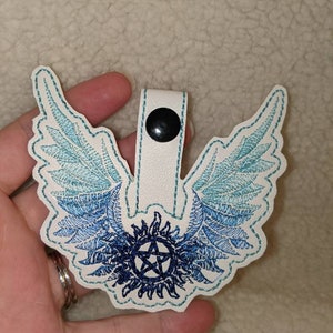 Angel Wings Red or Blue Anti Demon Sigil Pentacle Castiel Supernatural Key Fob Key Chain, Embroidered Charm for Backpack, Purse or zipper