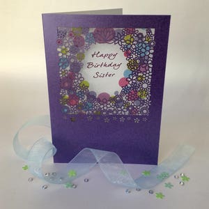 Tarjeta de cumpleaños de la hermana delicado encaje estilo tarjeta familia cumpleaños hermana cumpleaños púrpura