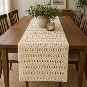 Patroon gehaakt tafelloper – ontwerp met gedraaide kabel (directe download)