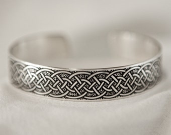 Celtic Art Cuff Etched in Sterling Silver, Variation of Dirk Handle twist, Handmade in Ireland.