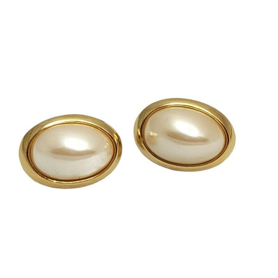 Richelieu Oval Champagne Pearl Gold Tone Clip On … - image 1