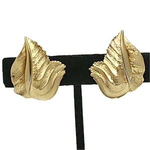 Vintage 60s Crown Trifari Clip on Earrings Brush Gold Tone Textured Leaf Classic Design