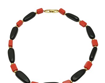Vintage Napier Black & Red Lucite Bead Necklace – 1980s Single Strand Choker Retro Classic