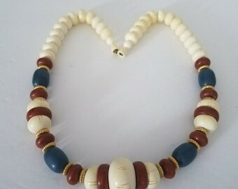 Vintage 1985 Avon Summer Naturals Necklace Chunky Lucite Beads Single Strand Boho Chic