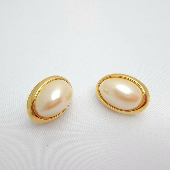 Richelieu Oval Champagne Pearl Gold Tone Clip On … - image 10