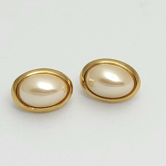 Richelieu Oval Champagne Pearl Gold Tone Clip On … - image 4