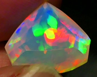 13.20 cts – Best of Breed Supe Vivid Neon Broadflash Pattern Full Color Spectrum Faceted Chevron Crystal Welo Opal!