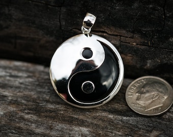 Sterling Silver Onyx Yin Yang pendant 28mm diameter - Tai Chi Jewelry - Silver Onyx Yin Yang necklace - Meditation Necklace - Onyx pendant