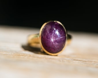 14k Gold Star Ruby Ring - Size 7