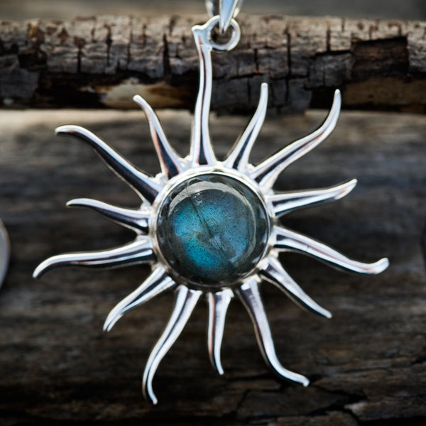 Labradorite Sterling Silver pendant - Silver Sun in Labradorite - Labradorite Pendant - Labradorite Silver Sun - Labradorite Silver Jewelry