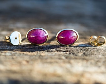 14k Yellow Gold Ruby Stud Earrings: 9x7mm Gemstone