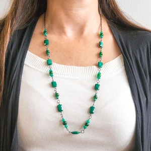 Emerald Green Necklace, Dark Green Jewelry, Deep Green Statement Necklace,Geometric Glass Necklace,Vintage-Style necklace,Victorian-Inspired