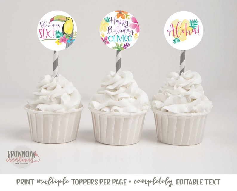 Puede incluir: Tres adornos para cupcakes con dise&ntilde;os tropicales coloridos. Los adornos presentan un tuc&aacute;n, flores y el texto "Olivia tiene seis!"  "&iexcl;Feliz cumplea&ntilde;os Olivia!" y "&iexcl;Aloha!"