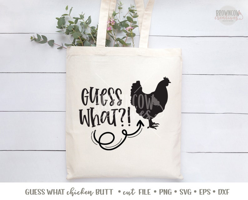 K&ouml;nnte beinhalten: Eine wei&szlig;e Einkaufstasche mit einer schwarzen Silhouette eines Huhns und dem Text "Guess What?!" mit einem gekr&uuml;mmten Pfeil, der auf den Hintern des Huhns zeigt.
