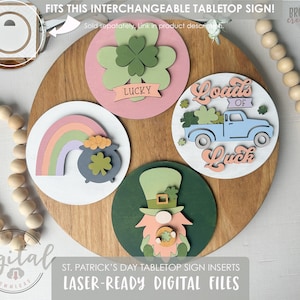 Peut inclure: Panneau de table en bois avec des inserts interchangeables pour la Saint-Patrick. Les inserts comprennent un trèfle à quatre feuilles avec "LUCKY", un arc-en-ciel avec une marmite d'or, un camion bleu avec "Loads of Luck" et un lutin. Fichiers numériques prêts pour le laser.