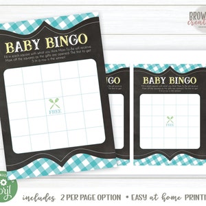 Pode incluir: Cart&otilde;es de jogo Baby Bingo com um design em estilo quadro-negro. Os cart&otilde;es apresentam uma borda xadrez azul-turquesa e branca e o texto "Baby Bingo". Os cart&otilde;es incluem uma grade e a palavra "FREE".
