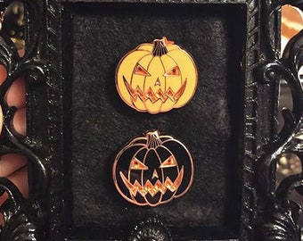 Mini Jack-o-Lantern (orange or black) - Halloween Enamel Pin Collection