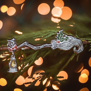 Holly Witch&#39;s Broom - Winter Collection - Enamel Pin (silver or gold)