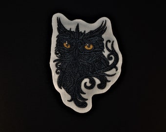 Toppa ricamata con gufo: piccolo uccello grigio ossidiana applicato