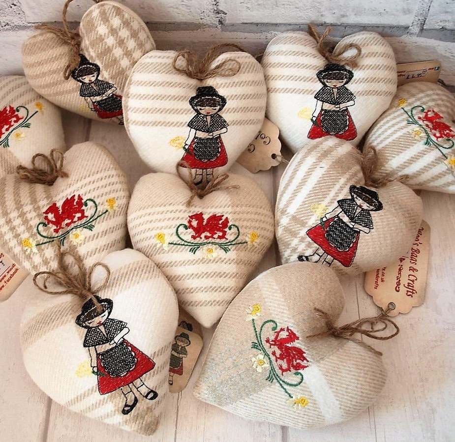 Welsh gift, Welsh stuffed heart, Welsh lady heart, Dragon and daffodil heart, Welsh gift for her, Mother's day gift, Hanging heart, gifts