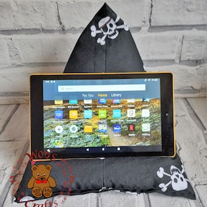 Pirate Skull Tablet Pillow Stand: Cotton Bean Bag Cushion