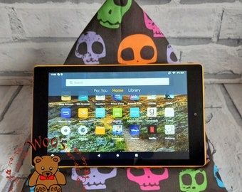 Soporte para tableta con forma de calavera arcoíris: cojín tipo puf para iPad, Kindle y teléfono.