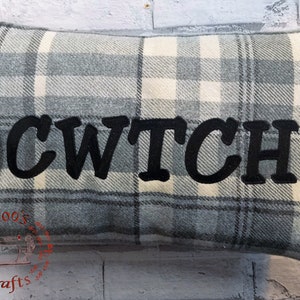 Cojín Cwtch, cojín galés, cojín de tweed, regalo galés, regalo galés para ella, cojín Cuddle, decoración del hogar, cojín de cheques, cojín bordado