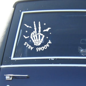 Bleiben Sie Spooky Vinyl Aufkleber Aufkleber Goth Decals | Goth Auto Dekor | Goth Autozubehör | Gruseliges Auto Aufkleber | Halloween Aufkleber für Auto | Fledermäuse