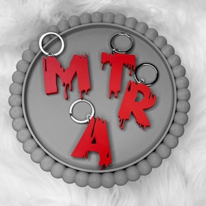 Llavero personalizado con letra sangrienta / Llavero espeluznante / Accesorios góticos para coche / Regalo gótico para ella / Llavero gótico / Llavero con nombre / Letra