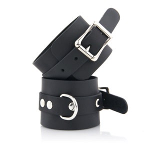 Standard Handschellen aus Leder, Bondage Fessel für BDSM Spielen - Premium Handschellen aus Leder für BDSM Spiel Bild 3