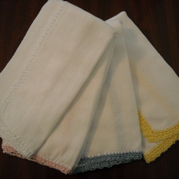 Burp cloth with delicate tiny crochet trim. They come in white, yellow, pink or blue.