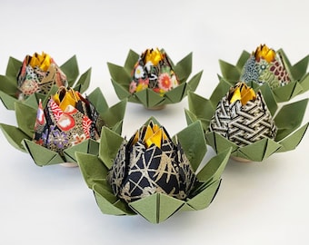 Set of 10 Yuzen Origami Lotus Flowers, Weddings Favors and Table Decor, 1 Year Paper Anniversary, Event and Party Favours