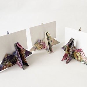 Set von Origami Papierkranichen Tischkartenhaltern für Hochzeiten, Event-Dekor - Tischkartenhalter mit Blumenmuster