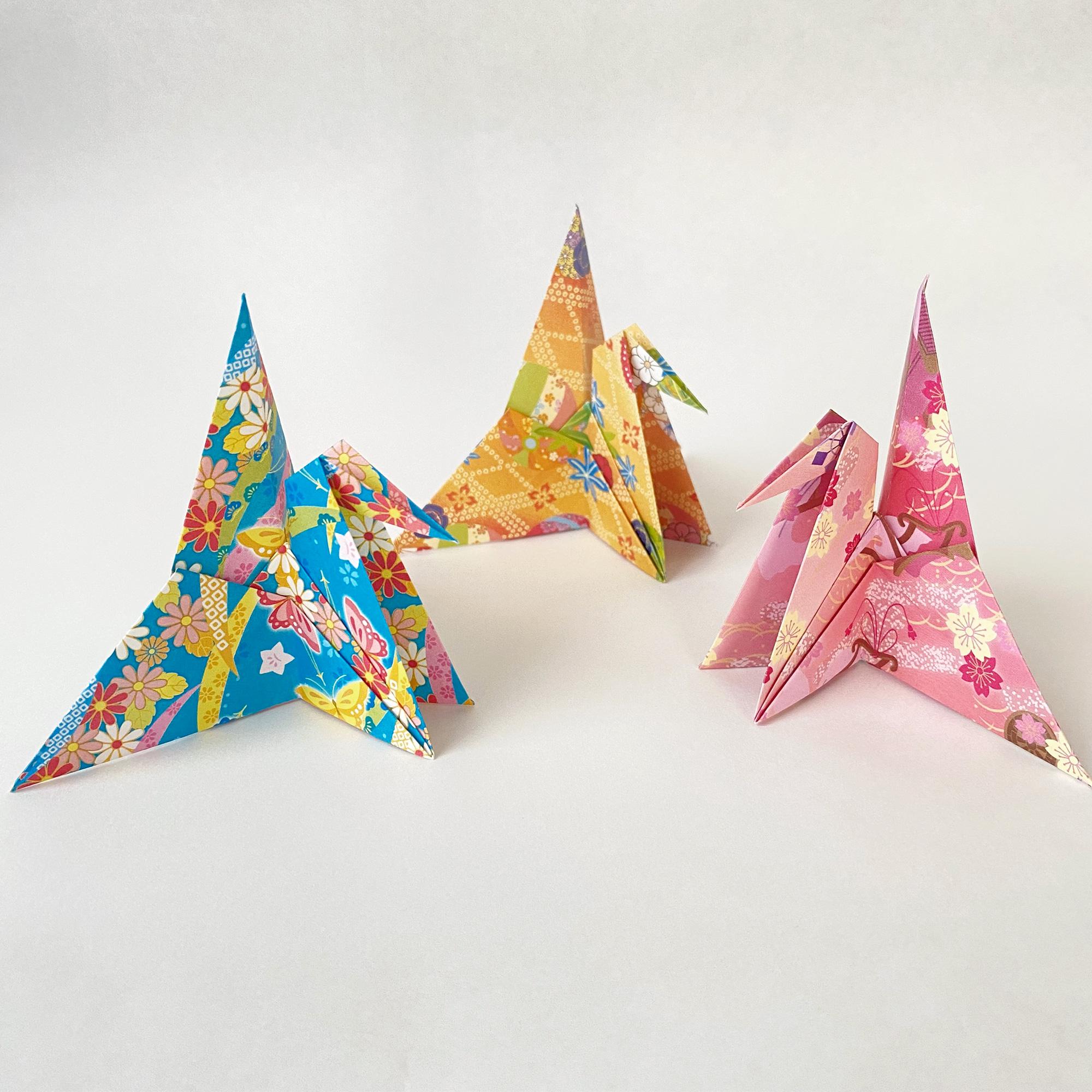 折り紙の鶴の席札ホルダーセット、結婚式やイベントの装飾に最適な和柄