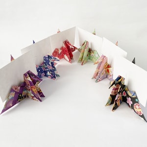 Set von Origami-Kranich-Tischkartenhalter für Hochzeiten, traditionelles japanisches Muster Origami-Tischkartenhalter für Event-Dekor
