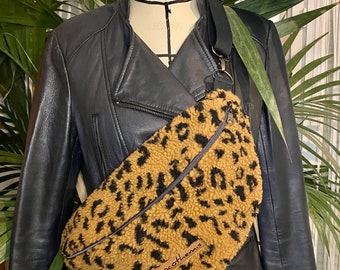 Leopard moumoute xl fanny pack