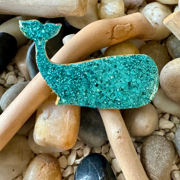 Broche baleine paillettes turquoise en argile polymère