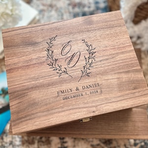 Personalized Wedding Keepsake Box, Unique Wedding Gift Box, Rustic Wedding Memory Box, Gift for Couples, Anniversary Gift, Christmas Gift