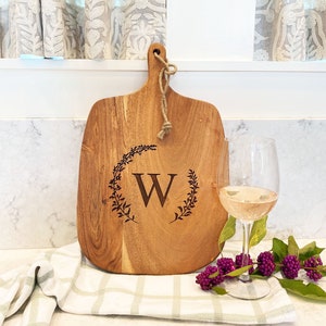 Personalized Cutting Board, Bridal Shower Gift, Housewarming Gift, Anniversary Gift, Wedding Gift, Gift For Mom, Gift For Couples