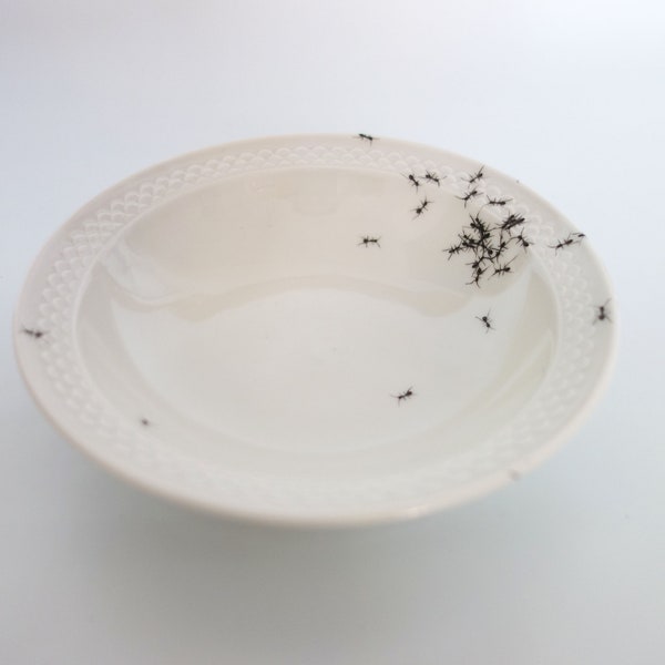 Chitins Gloss - small bowl - vintage porcelain handpainted with ants