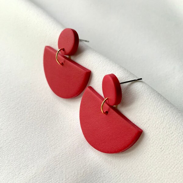 Pendientes rojos, pendientes audaces, pendientes lindos, pendientes de declaración, pendientes de arcilla polimérica - PROPAGANDA