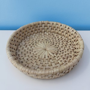 Swazi basket 34 x 6cm: Yellow-cream lusundvu grass are woven together to create a basket useful in the home for fruit or general storage