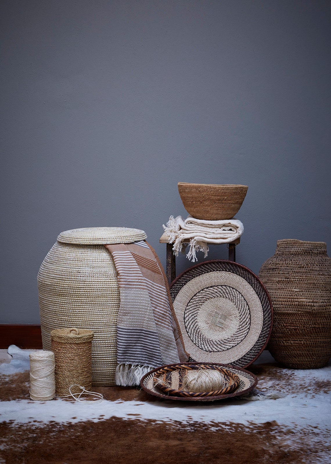 Tonga basket 33cm Contrasting brown and cream vines and palm Etsy