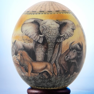 Yellow Big 5 decoupage: Africa’s Big 5 – the lion, elephant, rhino, buffalo and leopard – are exquisitely depicted on the egg