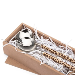 Patrón de arcilla fimo de jirafa ligera plateada, juegos a juego, utensilios estéticos ideales para regalar, empaquetados en cajas de regalo de madera