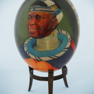 Decoupage Afrikaanse gedegen man en Afrika kaart struisvogel ei: de mens van de ene kant wordt gecontrasteerd met kaart van Afrika & Big 5 op de andere