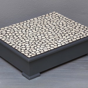 African gift box: this display storage box comes in two sizes, is rendered in grey hues and is encrusted with mosaic pieces of ostrich egg 27.5x18x23 cm