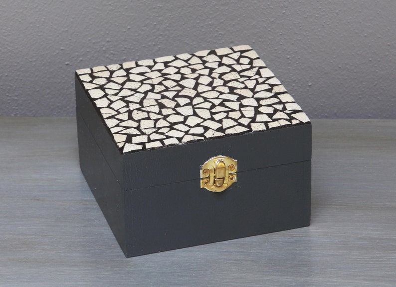 African gift box: this display storage box comes in two sizes, is rendered in grey hues and is encrusted with mosaic pieces of ostrich egg 14x14x19 cm