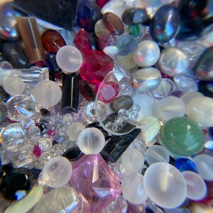 Treasure Chest w/ Old Coins, Jewels, Gold, & 90% Silver. Great for Birthdays/Gifts/Parties/Collecting. SALE! KIDS LOVE Them! Bild 3
